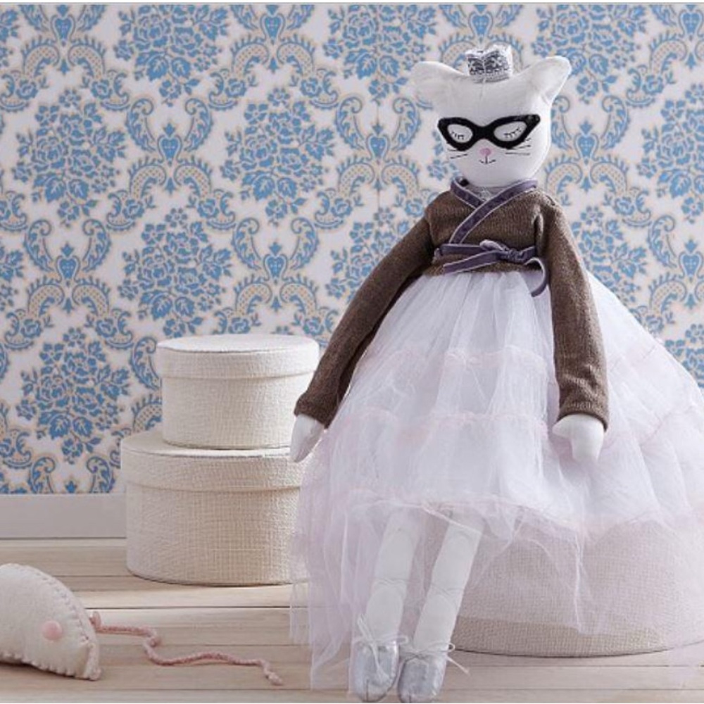 Pottery Barn Kids Sophie Kitty Designer
Doll Ballerina Tulle Crown and Glasses